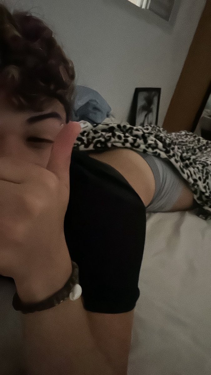antonyyter's tweet photo. aquela amiga que dorme pra esquecer e acaba sonhando https://t.co/3Ern3fkV9W