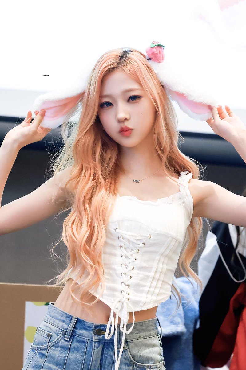 H2H_DAHYUN's tweet photo. [#핑크텔라🧁]

해삐 위크엔드 하츄🥰😘

#Hearts2Hearts #하츠투하츠 #STELLA #스텔라 #ステラ https://t.co/VqsQL7OkkH