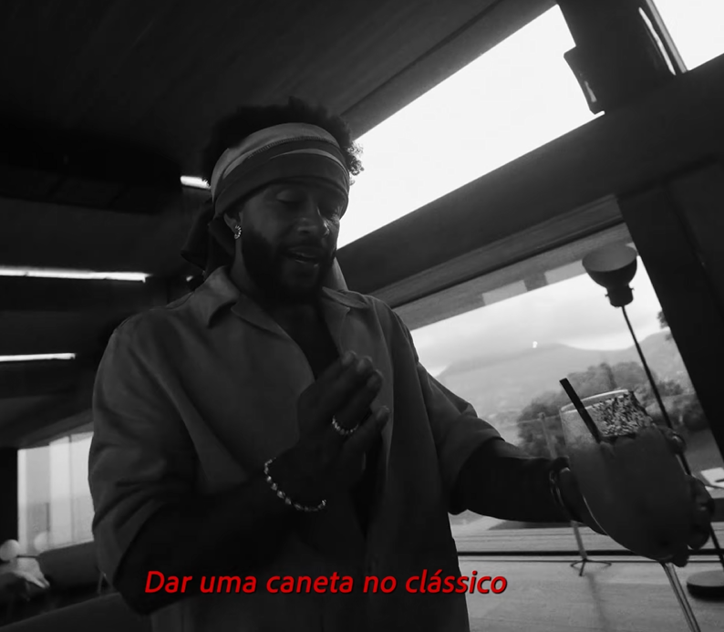 fielimprensayt's tweet photo. Algumas aspas do novo clipe lançado por Memphis Depay:

"Conheço um vice-presidente que é meu inimigo agora. Além disso, vejo como eles estão me olhando, mas agora eles estão me chamando de chefe."  

"Você sabe, eu vejo que eles estão tentando sujar meu nome, mas quando você entende o jogo, você nunca entra em pânico. Não preciso explicar, não somos iguais."

"Sempre fui um alvo, essa merda não é novidade. Eles se perguntam "Ele vai renovar?". A conexão com os torcedores é natural. Dar uma caneta no clássico, você sabe que fazemos estrago."
