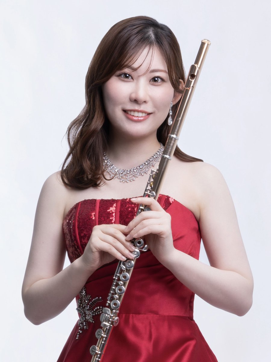 reiko_flute's tweet photo. New📸✨
2年ぶりに、プロフィール写真を更新しました。

📸 Photo: @jun16matsuo 
💄 Hair &amp; Makeup: ayumi 
👗 Dress: Tweed Dress
🪈 Flute: Muramatsu Flute

これからも、必要なところへ音楽を届けていける人でありたいと思っています。

今後とも何卒よろしくお願いいたします🕊️✨ https://t.co/lLrmBPTsfZ