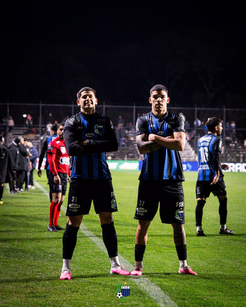 LiverpoolFC1915's tweet photo. ⚫️🔵 ¡GANOOOO LIVERPOOL!

Liverpool 4 vs 0 Cerro 

⚽️ Federico Martinez
⚽️ Nicolas Garayalde
⚽️ Renzo Machado 
⚽️ Facundo Barcelo 

👊 ¡VAMO’ EL NEGRO VAMO! https://t.co/ZTBPDnGwAO