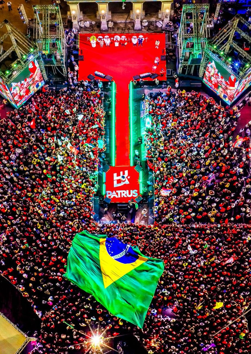 JosDonizettiVi3's tweet photo. *Em Minas Gerais, o povo está pronto pra MAIS!* ⭐

A Praça da Estação ficou completamente lotada para o primeiro ato de Lula no estado, rumo ao Tetra!

📲 *Compartilhe!*

LULA É TRABALHO 
MEU VOTO É LULA 
#LulaNoCoraçãoDoPovo https://t.co/wjk3kP1Lzi