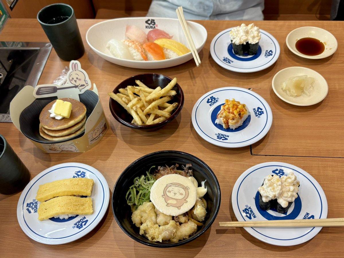 menmeru0614's tweet photo. 昨日はくら寿司のちいかわコラボにお邪魔してきたよ！

事前予約をしてお邪魔したら待ち時間が5分くらいで済んで有難かった(*´﹀` *)♡

いつもは先着プレゼントを貰うために後半に金額調整をしているんだけど、昨日は好きな物を好きなだけ食べてこの金額になってビックリ…！

とっても美味しかった♡ https://t.co/OTBkKFfMFQ