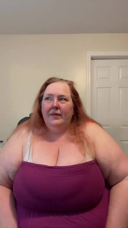 VickyLindatp's tweet photo. I know you won't say hi cause I'm a granny and I'm too old you only say hi to naked ladies https://t.co/mAbRGmxwu9