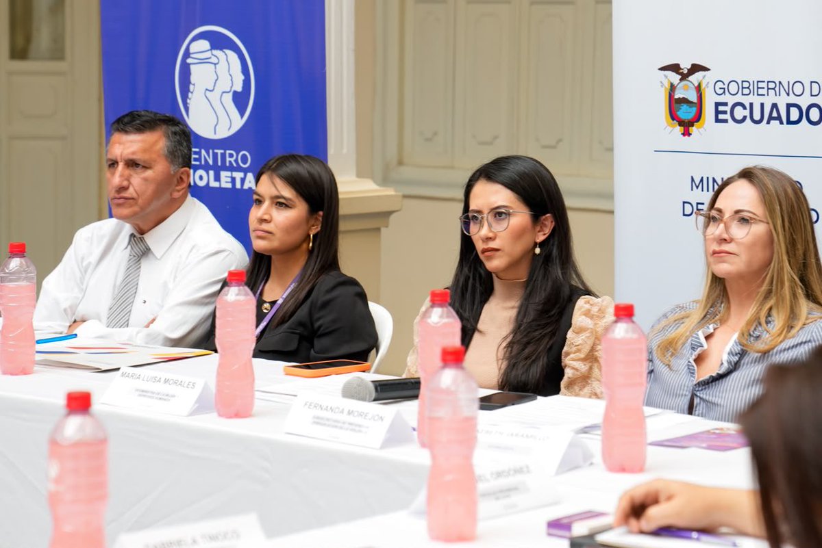 MinGobiernoEc's tweet photo. En Loja, entregamos a los 16 gobiernos locales instrumentos para fortalecer la prevención y erradicación de la violencia contra las mujeres: Ordenanza Cantonal, Mesa Cantonal y Plan Cantonal. https://t.co/ffLb28yS4A