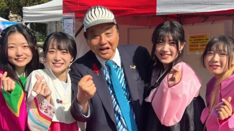 arinaariri's tweet photo. 指ハート間違えただけで怒られる河村市長 https://t.co/R5UNDLQ0Bo