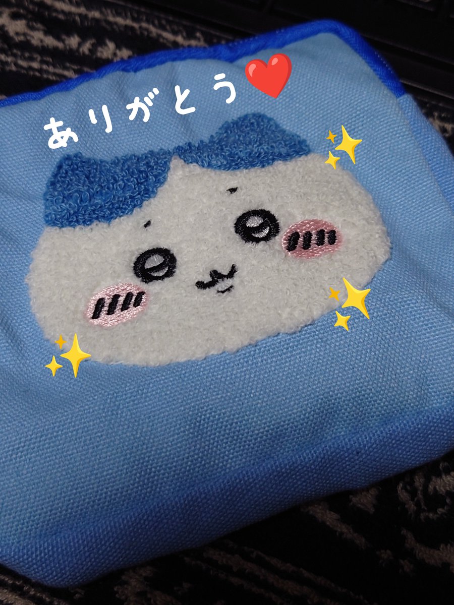 kikyor1's tweet photo. たまに会える後輩ちゃん、アクセ作りにハマってる模様✨
先日「🔥イメージでチャーム作りました！」とハチポーチと共に🎁💕
この世に一つなので身バレ回避のため画像上げられないけど、スマホに付けてるので見てください。
自慢します(笑) https://t.co/HoqYt1GAoC