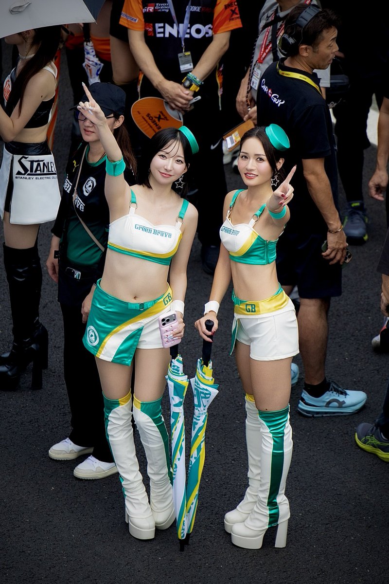 06chan8to16's tweet photo. #五十嵐みさ さん
#村上楓 さん
💚🤍💛 💚🤍💛 💚🤍💛💚
✨✨🧚♂️表彰式の妖精🧚♂️✨
💛🤍💚 💛🤍💚 💛����💚💛
2戦連続🏆とシーズン🏆へ
導く妖精🧚♂️🧚♂️
イケイケ〜☝️☝️
#GreenBrave
#埼玉トヨペット
#SuperGT2026 https://t.co/mmNeoZbd4A