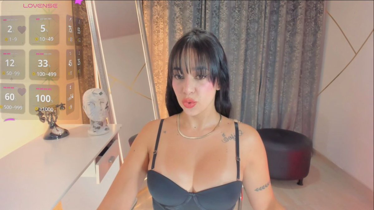 electrahott's tweet photo. I'm online @MyFreeCams! #onmfc https://t.co/u4AK1GwKII ???? https://t.co/16Zo9a1uAu