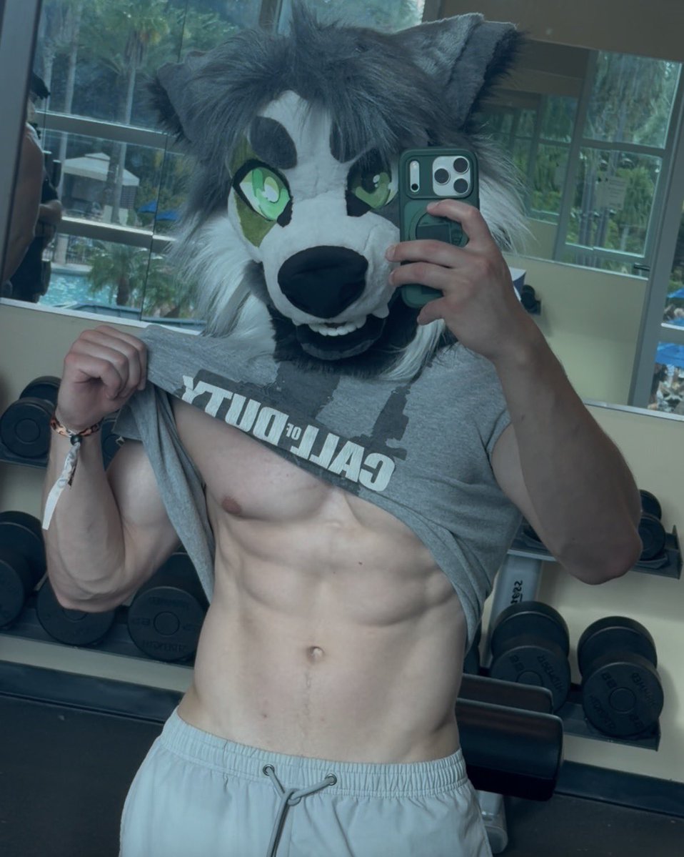 ripmossgarden's tweet photo. Megaplex gym 9/10 https://t.co/6n0hf7mtpC