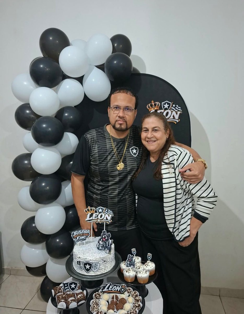 leonleaoleon's tweet photo. Meus 38, fogão! Leon é de Leão. Gratidão, meu Pai Oxalá! 

#Botafogo #Fogão https://t.co/gmBWkxuE6l