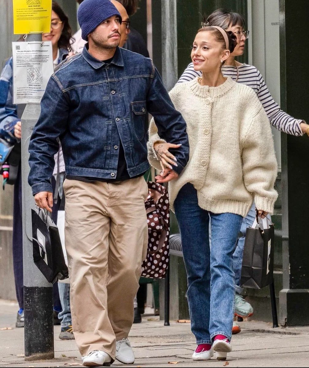 povarri's tweet photo. they are actually perfect for each other. endgame. her smile🥹 https://t.co/iVjhHx04u1