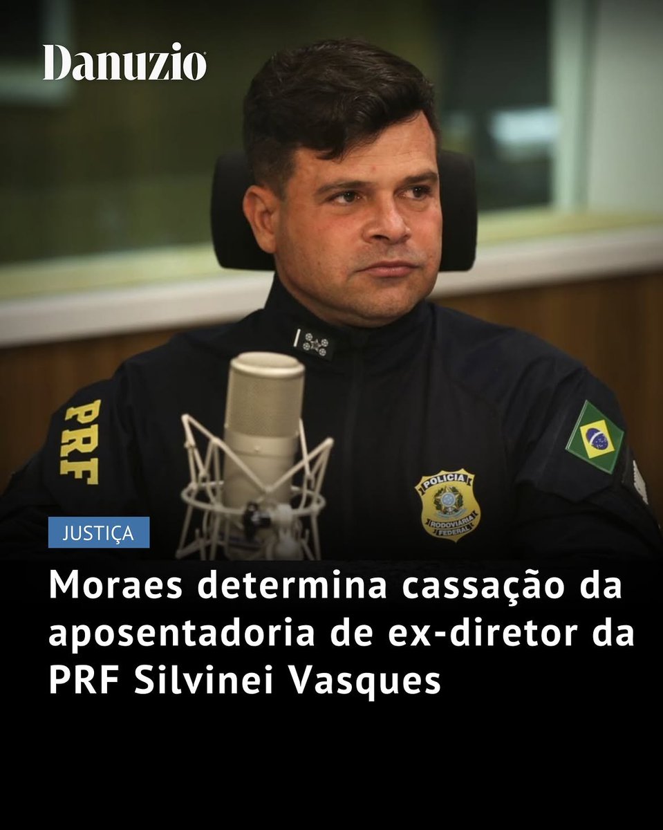 MachadoDarlon's tweet photo. 🇧🇷⚖️🚔  | STF | O ministro covarde Alexandre de Moraes, do Supremo Tribunal Federal, determinou nesta sexta-feira (21) o cumprimento imediato da perda do cargo público de Silvinei Vasques, ex-diretor-geral da Polícia Rodoviária Federal, com a consequente cassação de sua aposentadoria. A decisão ocorreu após a Advocacia-Geral da União pedir esclarecimentos sobre o alcance da condenação, já que Vasques estava aposentado quando foi condenado pelo STF. Em agosto, a Primeira Turma do Supremo determinou a perda do cargo público de Vasques na ação penal que apurou sua participação na trama envolvendo as eleições de 2022. A decisão também estabeleceu sua inelegibilidade por oito anos. Vasques foi condenado a 24 anos e seis meses de prisão. A sentença também determinou a perda do cargo de policial rodoviário federal aposentado, com base no artigo 92, inciso I, alínea “b”, do Código Penal. A medida desta sexta-feira esclarece que a perda do cargo alcança a condição de aposentado e determina o cumprimento imediato da sanção.

▶ @danuzioneto 🔰
