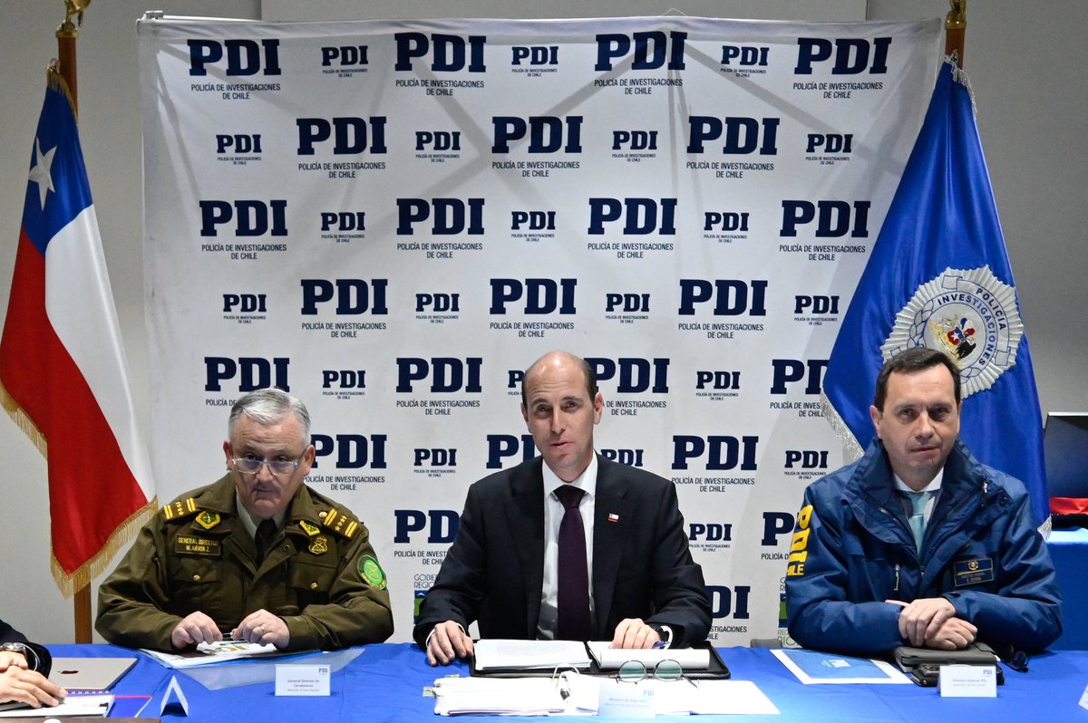 martinarrau's tweet photo. La seguridad del Biobío debe abordarse desde la región, con conocimiento directo de su realidad.

Por eso realizamos en Concepción un Comité Policial Regional junto al General Director de Carabineros, Marcelo Araya; el Director General de la PDI, Eduardo Cerna; y las autoridades regionales de ambas policías y Gendarmería.

Reunir en el Biobío a las máximas autoridades nacionales de Carabineros y la PDI permite revisar en terreno las amenazas, definir prioridades y fortalecer la coordinación operativa que requiere la región. La seguridad se construye con presencia, información y decisiones conectadas con la realidad de cada zona del país.