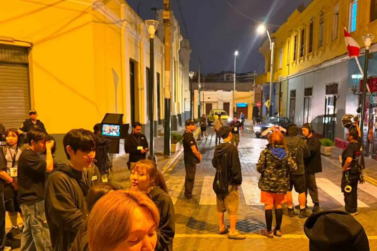 DiarioElPeruano's tweet photo. 📸🇵🇪¡Barranco al ritmo del k-pop! ENHYPEN graba videoclip de Bloody paradise con apoyo de @Promperu https://t.co/iHrVRz8oSd

Foto: ANDINA/Difusión https://t.co/k5dNv6d0W1