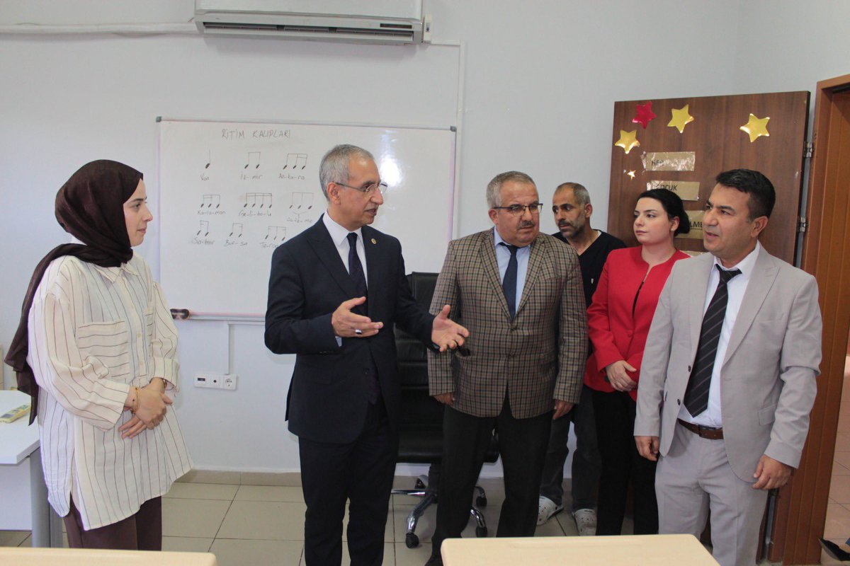 Makbulee_Oruc's tweet photo. İSİPAB Komisyonu Başkanımız, Milletvekilimiz Sn. Prof. Dr. Abdurrahim Dusak; İlçe Başkanımız Sn. Av. Orhan Çelik, Gençlik Kolları Başkanımız Sn. M. Fatih Bozdağ ve Başkan Yardımcılarımızla birlikte Karaköprü Engelsiz Yaşam Bakım, Rehabilitasyon ve Aile Danışma Merkezi’ni ziyaret ettik.
Engelli kardeşlerimizin hayatına dokunan, hak ve onurlarını güçlendiren her çalışmanın yanındayız. Eşit, erişilebilir ve engelsiz bir gelecek için birlikte mücadele ediyoruz. 🇹🇷

@ProfDrDusak 

@tugbaisikercan @tulaykaynarca @abuyukgumus @bybekirbozdag @hakanaksu058 @farukaytek @GercekTekin @sevilcan8 @DndDndar @milhamigunbegi @ZehraAy063 @avorhancelik @AliDemir8914344 @FBozdag63 @Akparti @AKKADINGM @akkadinsanlurfa @Karakopruak @akgenckarakopru