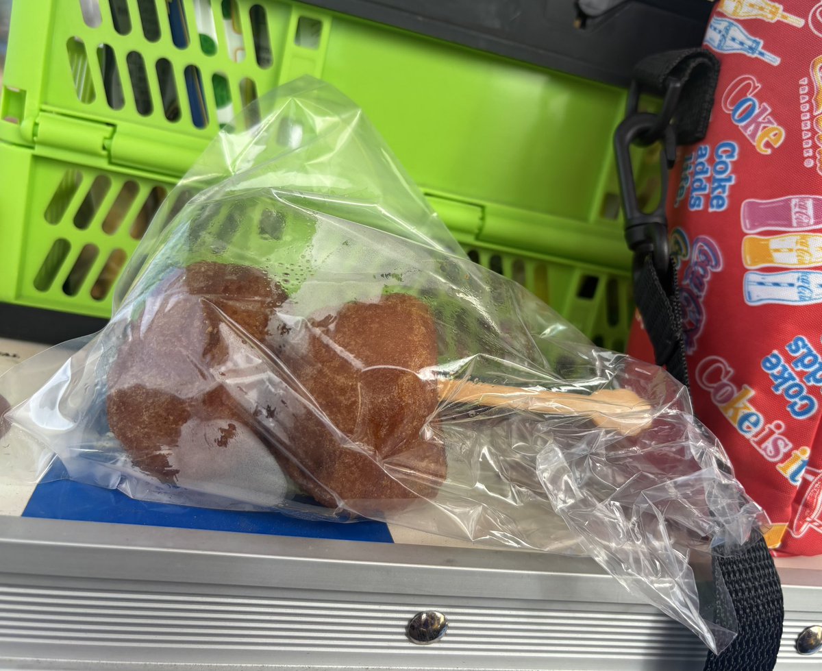 chicochoco's tweet photo. 今年のあげいもは2日目の朝飯。こことローソン早朝でも営業しててくれて助かります。ローソンのおにぎり（250円）も食べました。芋も米も美味しかった！ #RSR26先週の今頃選手権 https://t.co/FxJbGUyZ2I