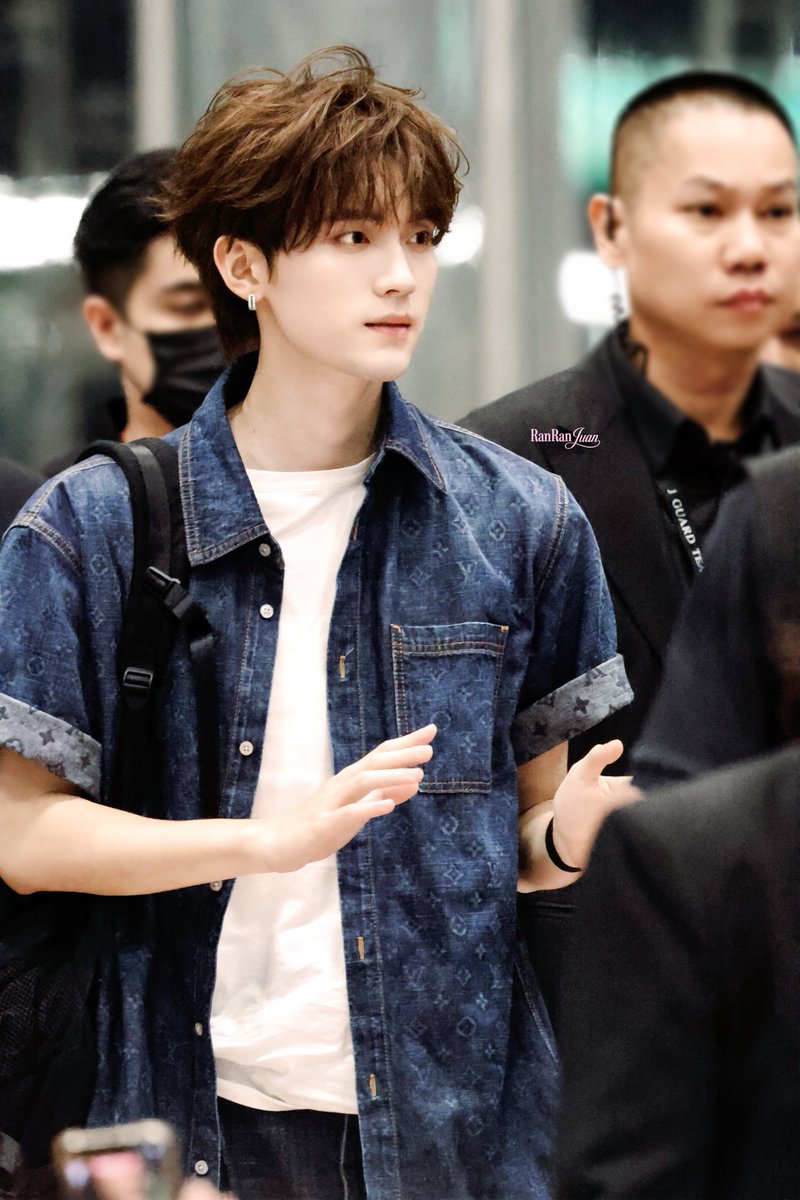 luiii_1122's tweet photo. 260822 BKK✈️

#주익연 #周翊然 #ZhouYiran https://t.co/aLOgAxH4cJ