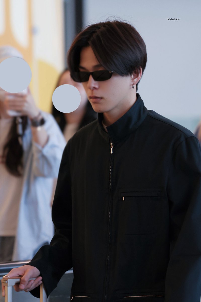 8la888_'s tweet photo. 🕶️🐿️
260822 ICN✈️FUK

#ASAHI #아사히 #アサヒ #TREASURE #朝光 #트레저 https://t.co/xHfQgYX1Eh