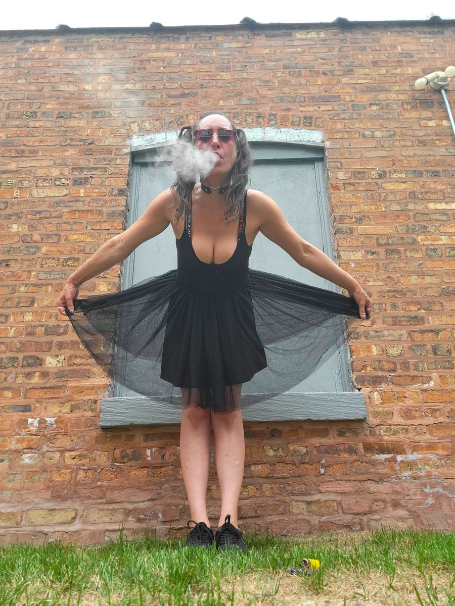 BlazinBruja420's tweet photo. ch³³Rs #stoners stAY hiiiGh

#Mmemberville ♡ https://t.co/o2lBNqMtiW
