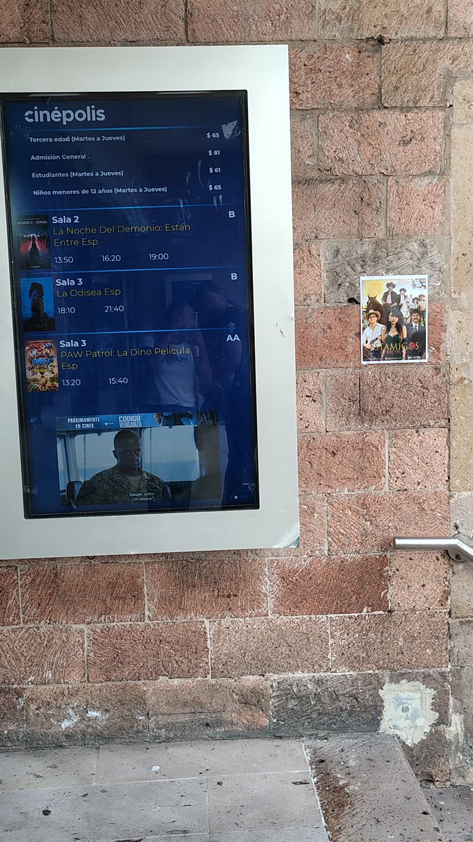 Ximx_cake's tweet photo. Me fui a promocionar el 12 horas en el cine y en el centro de mi ciudad 🗣️ https://t.co/YnzN6iR7R1