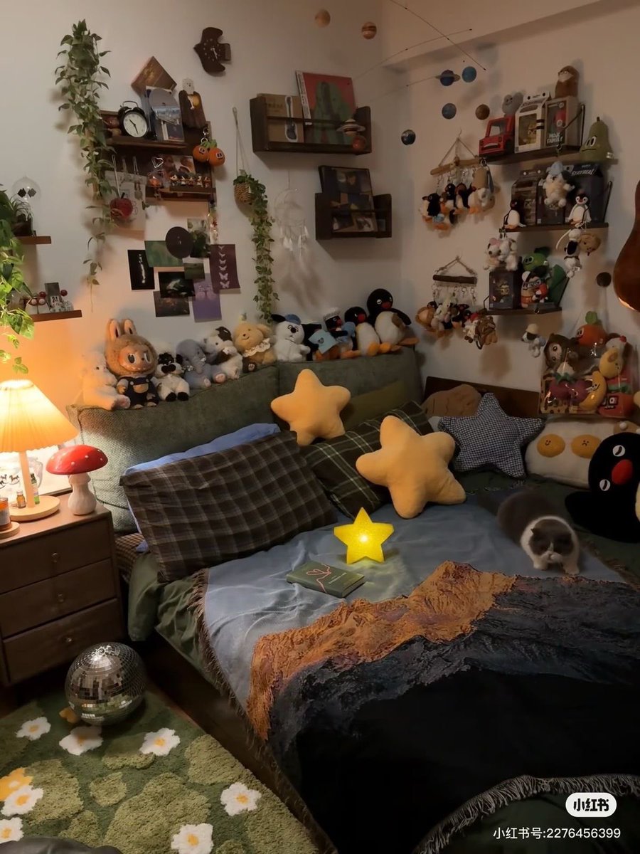 velvetquokka's tweet photo. 🌱how does pinterest see you?  

room, singer, aesthetic, outfit

(hannie as the singer everyone act shocked) https://t.co/85XfR4olN1