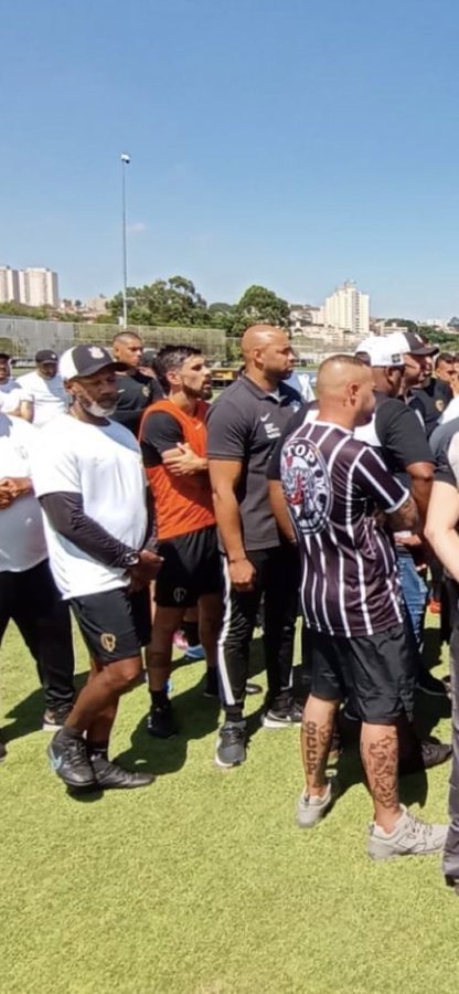 monocerotiis's tweet photo. O Memphis assim no protesto de amanhã: https://t.co/s7JoLQqXJN