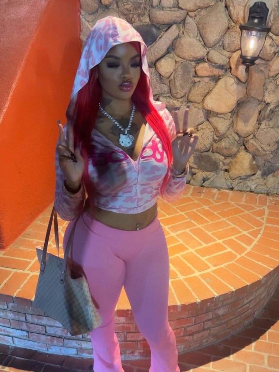 dicyAmber's tweet photo. Location?
 Ready to meet ya daddy 😘😘 https://t.co/i4jg7v7bLs