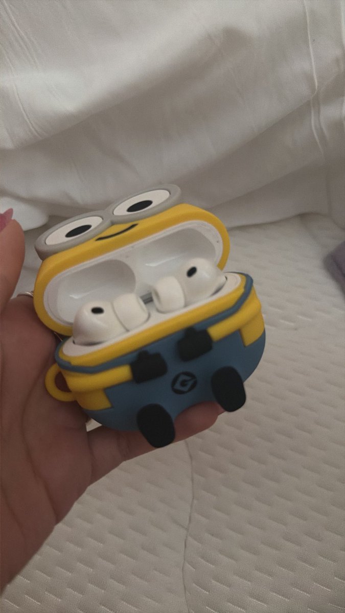 lizmacedolas's tweet photo. comprei uma capinha papoi pro meu fone https://t.co/2VwB60zPXA