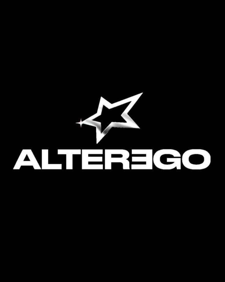 LISASCENTER's tweet photo. “Alter Ego” by #LISA re-enters the top 200 on the Worldwide iTunes Album Chart at #171 https://t.co/qacqrCQBoz