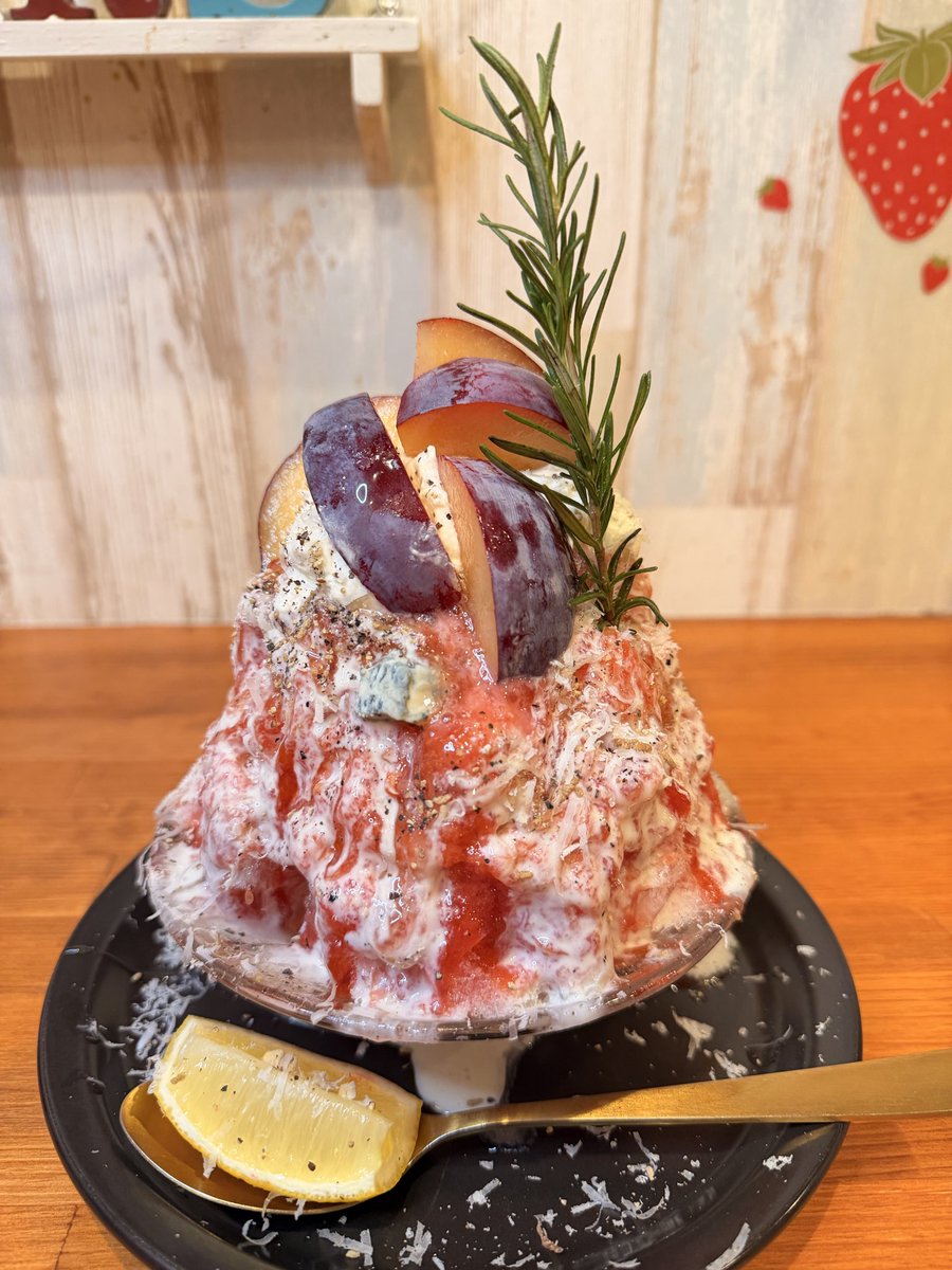 caferestmars's tweet photo. ╱
     おはようございマーズ💕
 ╲
8月22日土曜日！
愛媛県東温市今日も晴れ
まだまだ暑いねぇ🥵
 #企業公式相互フォロー
 #企業公式が地元の天気を言い合う   #かき氷 
くせつよゴルゴン🧀大人気です🙆‍♀️
週末ご褒美待ってるよん❤︎ https://t.co/FfcIKifDWs