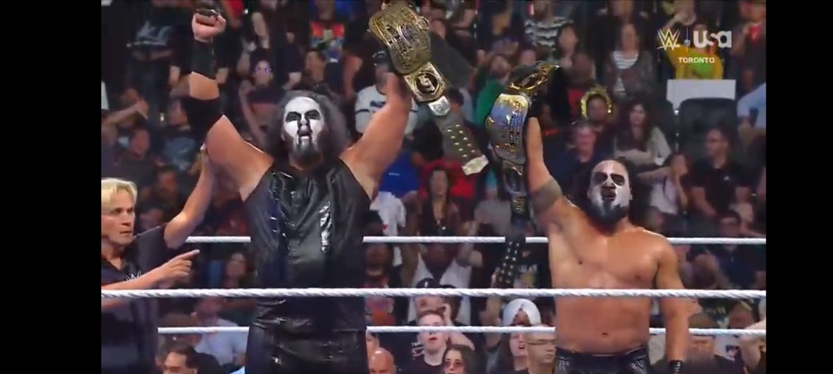 WWEKPOP's tweet photo. #WWESMACKDOWN UPDATE:
THE #MFTS @TamaTonga01 AND @Talla_Tonga RETAINS THE WWE TAG TEAM CHAMPIONSHIP IN THEIR FIRST TITLE DEFENSE AGAINST @RonKillings AND @ArcherOfInfamy
CONGRATULATIONS TO THE MFTS ๐๐ป๐
TUNE IN TO #SMACKDOWN RIGHT NOW ON USA NETWORK ๐จ https://t.co/aUsEABbDfy