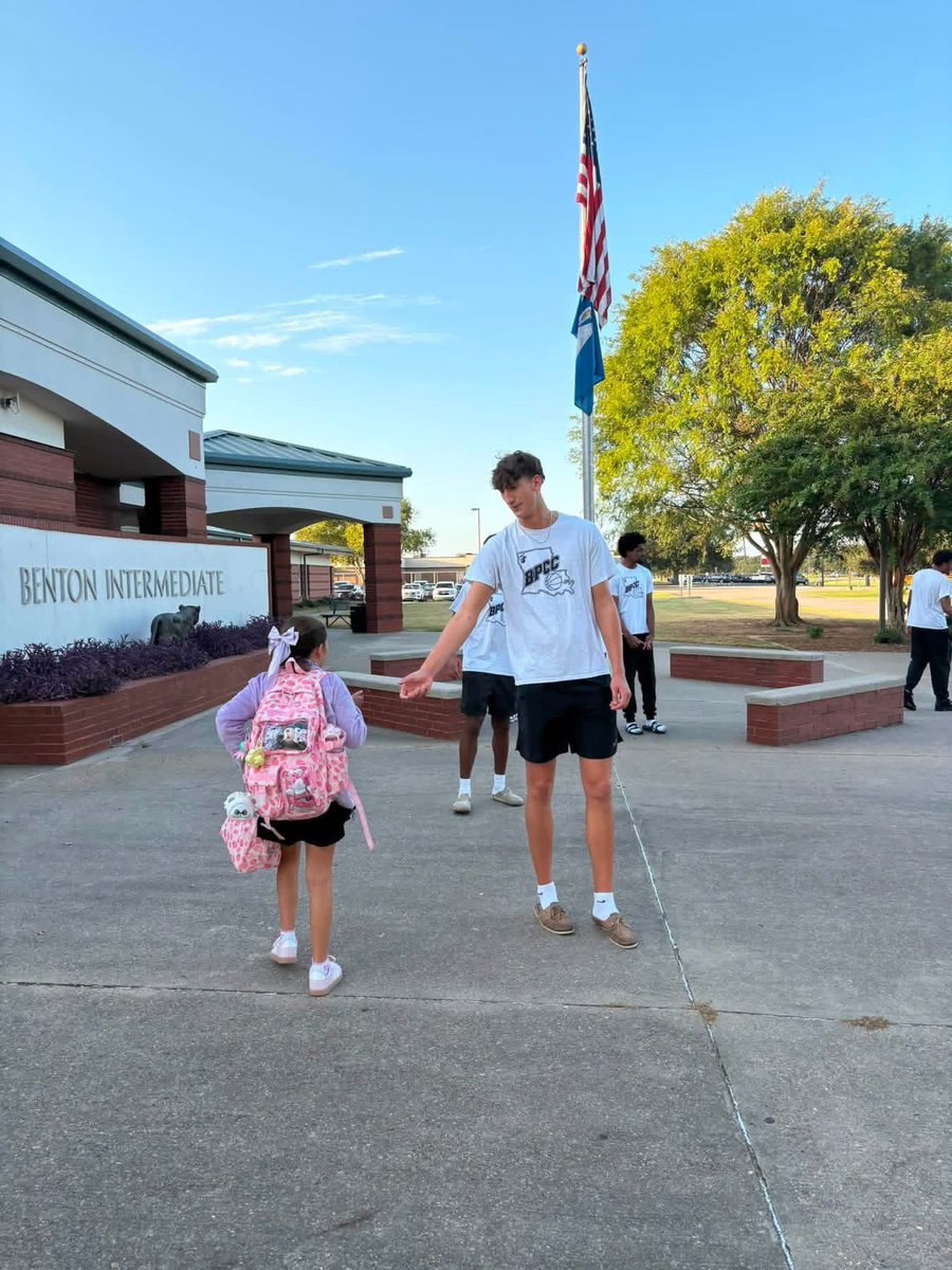 bpcc_basketball's tweet photo. We had a great morning at Benton Intermediate School! 🏀⚔️ #HighFiveFriday #GoCavs #SwordsUp #BPCCproud #NJCAA #RegionXIV https://t.co/xgF5kmX0WN