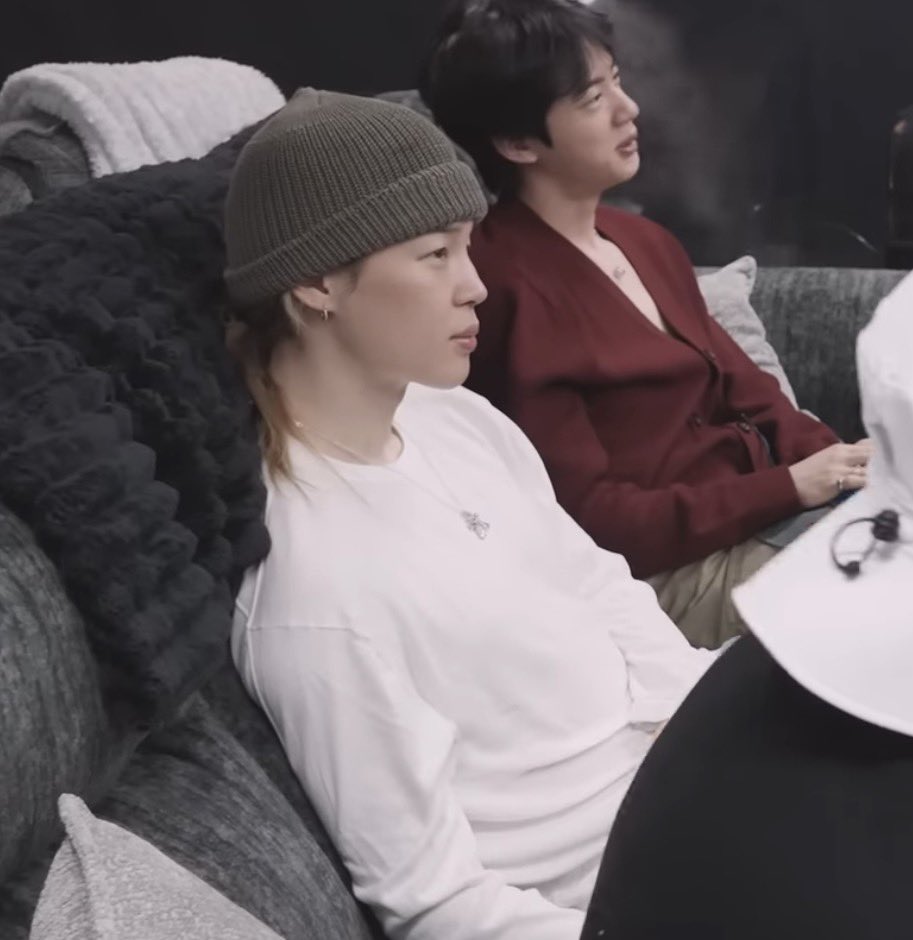 HopeBriMin0213's tweet photo. We really get to look at barefaced jimin for FREE!?!! What a blessing😍😍😍😍😍 https://t.co/rDTcaCQNMJ