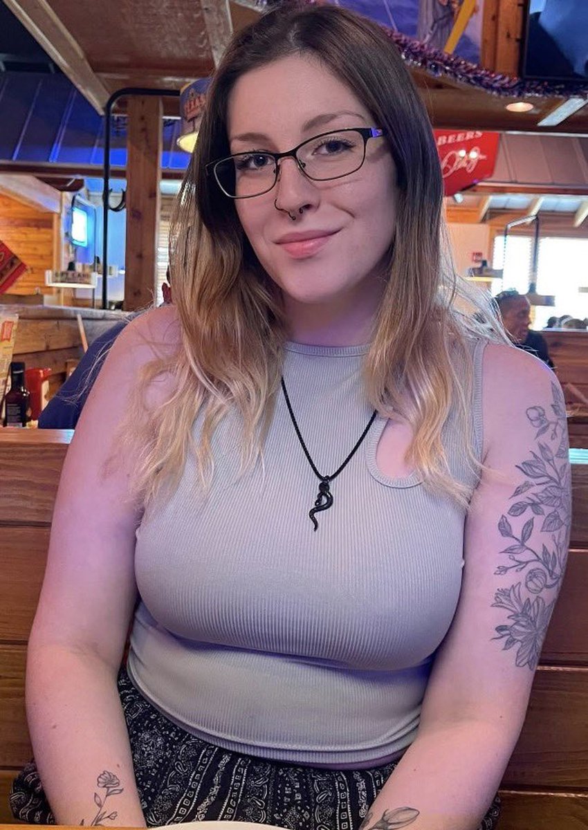 JakeMw2ez's tweet photo. Cuck wanted me to risk his gfs bff https://t.co/flk3rdHyrc