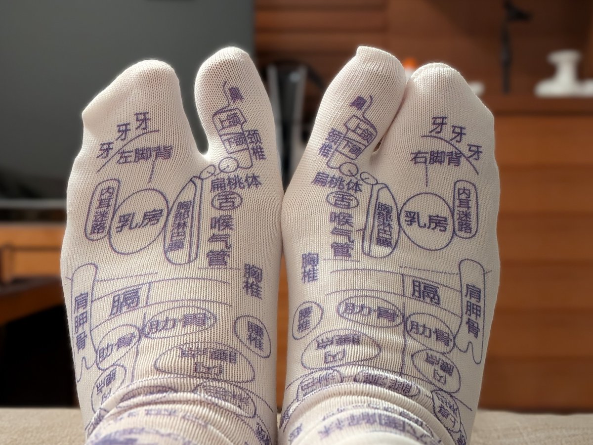 meilietaiwan's tweet photo. 機能性靴下🧦
もちろん足裏に���各種ツボ満載
ちなみに今はVIVAN靴下を日本出張中の夫に頼もうか迷っている
#台湾生活 https://t.co/ipars8QXZ1