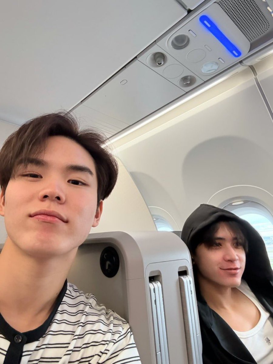 PhetsamonBau48's tweet photo. เดินทางปลอดภัยนะครับเด็ก ๆ งานราบรื่นและ เอ็นจอยทริปนะครับ ✈️🥰🥰

#PingKrittanun
#TaLingPing
#TeshowPing https://t.co/p5SXAwpdEk