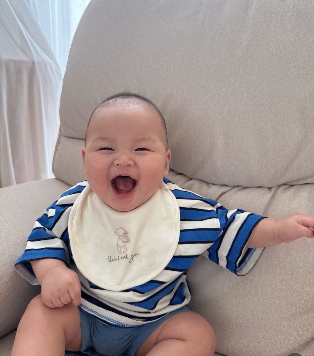 jsmtjyygyjbbjb's tweet photo. ถ้านี่ไม่ใช่เด็กที่เอิ้กอ้ากที่สุด https://t.co/C8oypan1l6