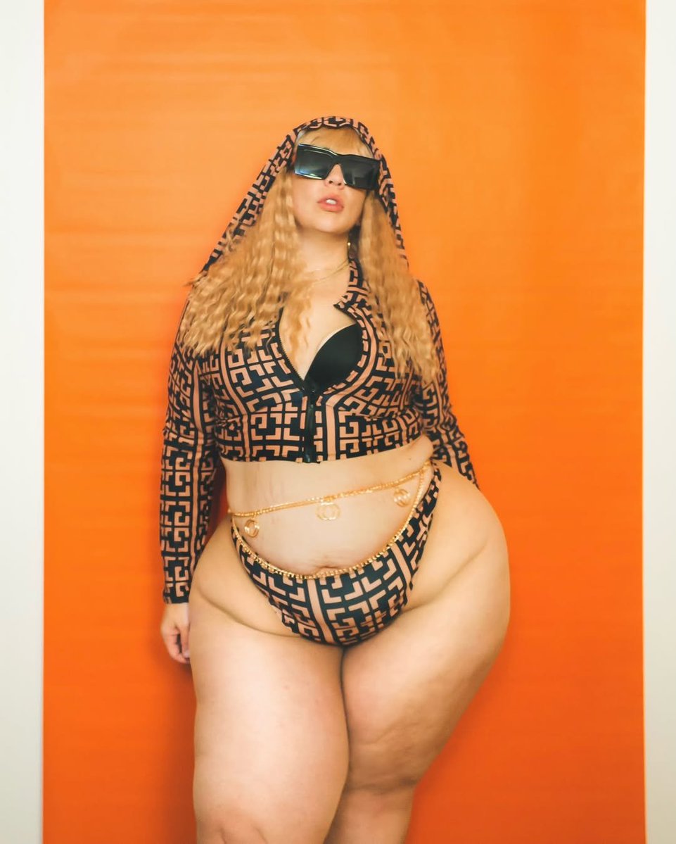 PlusSizeHub_2's tweet photo. ✨  Heather Johnson https://t.co/HursRBelB3