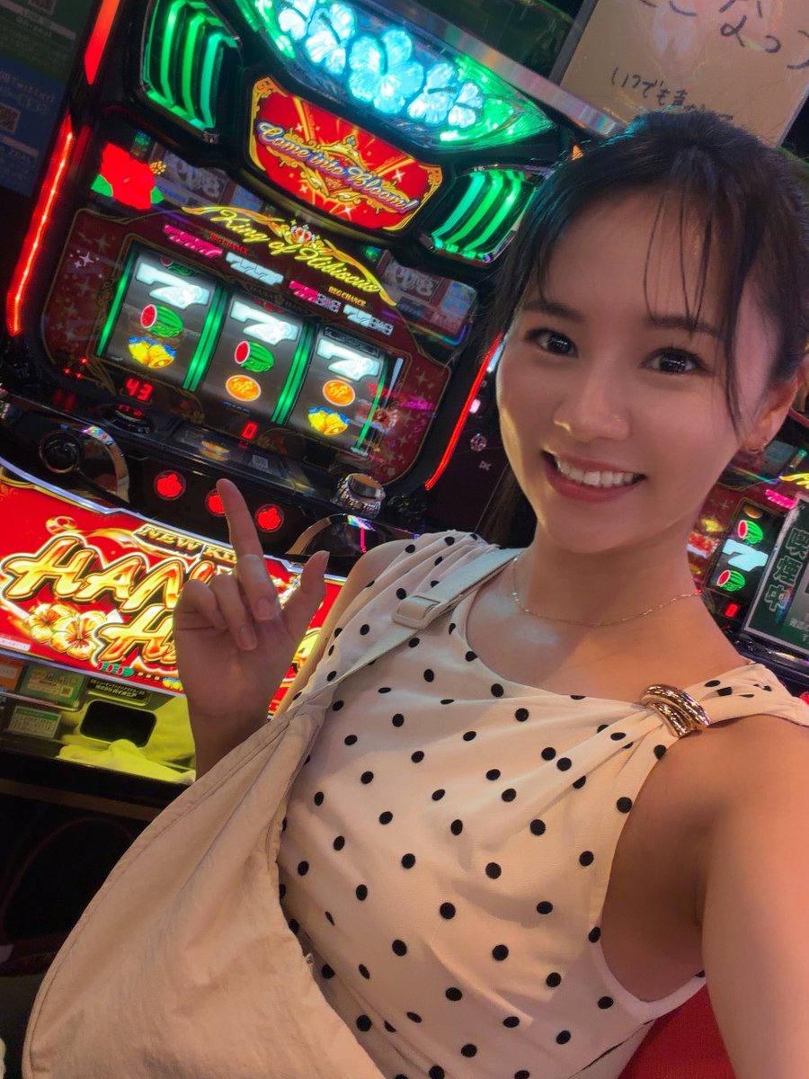 tokonatsu0807's tweet photo. 抽選37/100でしたっ🧑‍🧑‍🧒‍🧒
朝からダッシュして汗だく≡┏( ^o^)┛

フォロワーさんや常連さん、そしてお初の方ともお話できて朝から楽しい〜🤩🫯

ニューキン1プッシュ2連🌺勢い続け〜
周りでは朝イチ5連、6連と上には上が🥴🔥

«朝イチ🈵/人気機種»
L戦国乙女5、L SAOⅡ、Lとある2、L東京喰種、L真打吉宗、Lチバリヨ2、Lﾜｰﾙﾄﾞﾀﾞｲｽﾀｰ🈵
ニューキン・キンハナ空きわずか🙆🏽‍♀️お早めに！
沖ドキやジャグも人気✨

スタハナ🈳で気になるところ😬‼️

#ジール碧南店 #PR
#超ハイタッチ取材
#Pハイタッチ取材