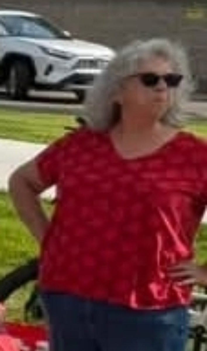 TheAlbertaPin's tweet photo. Anyone who stands like this, is about to lie.  

The not a campaign, campaign pose. 
Achieved by Puffing your chest out and getting those elbows ready. 

No this is not Ai. 

@LiveFreeHoney tell Lee he needs to practice this pose to properly assimilate. https://t.co/5FB9r33yF1