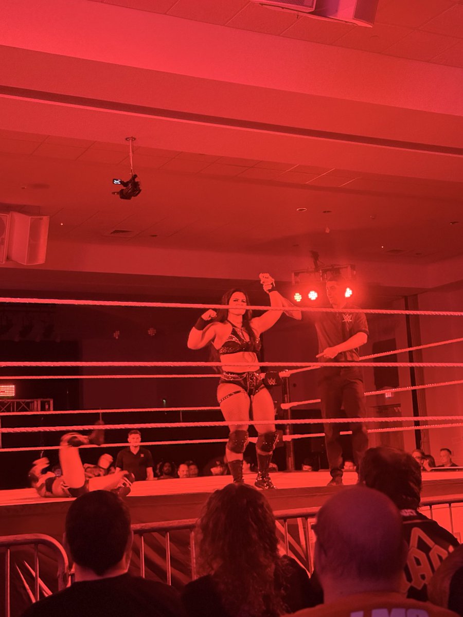 Anthonyby6y's tweet photo. Yea definitely noticing a theme here #NXTvenice https://t.co/lnnlhU59RK