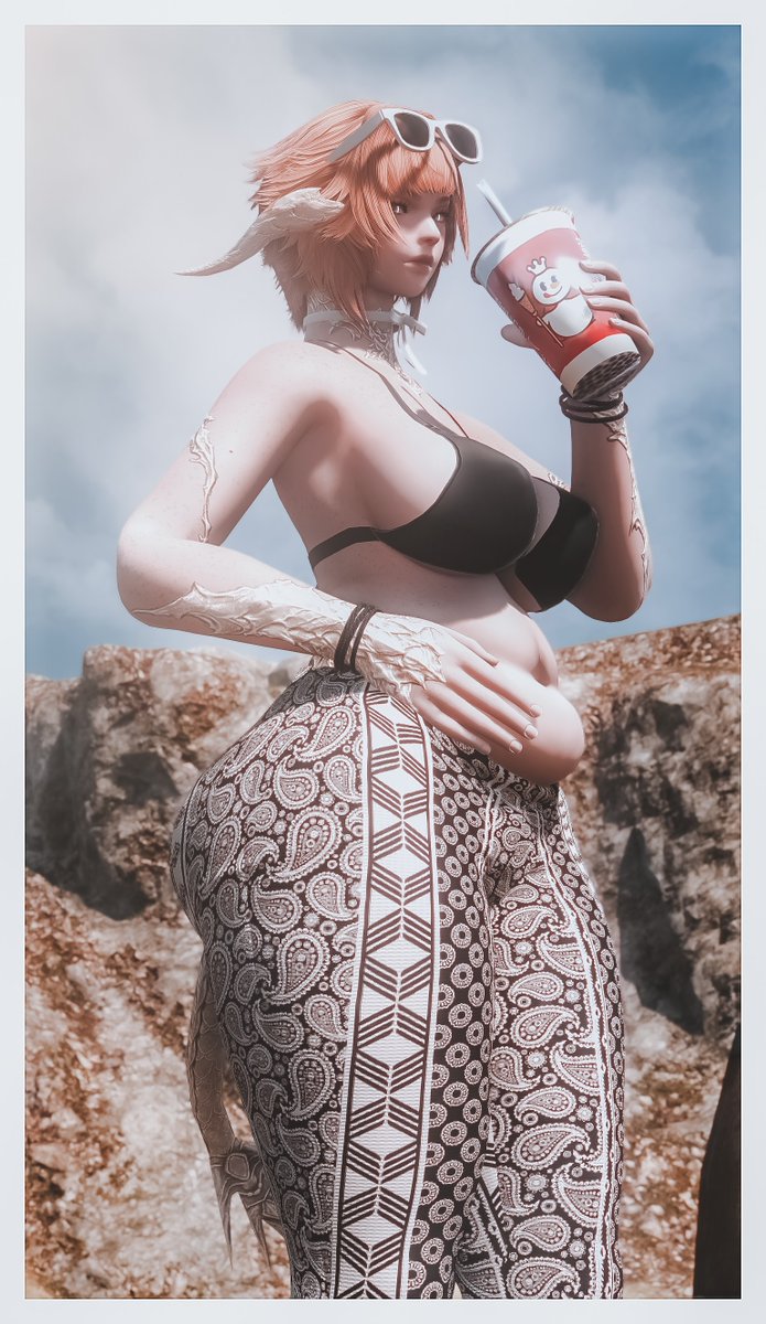 SofteeXIV's tweet photo. Sippin' ☀️ https://t.co/ykLKN3LEC4
