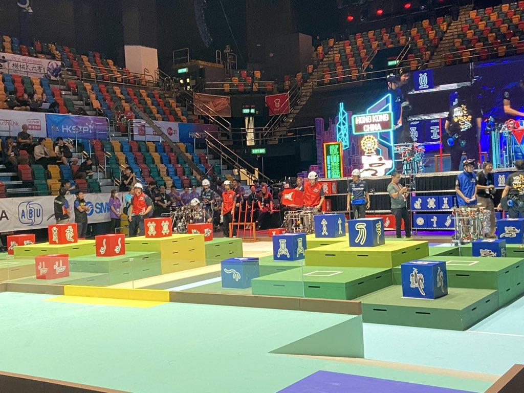 OfficialRobocon's tweet photo. 【#ABUロボコン】
軽量計測を終えた豊橋のテストランが始まりました！🔥
 「ロボット通ります！！」が香港でも響いてます！🤖 https://t.co/fEpborvQDv