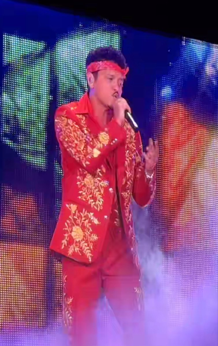 BrunoMarsAccess's tweet photo. BRUNO MARS CORTOU OS CACHINHOS https://t.co/GNdPVYpvTc