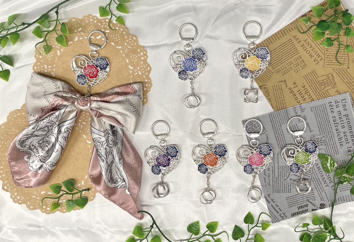 up_grandshop's tweet photo. 【新商品情報⑤】
◆「ハンドバッグ BLACK GARDEN-memento- Ver.」5,500円(税込)
◆「ショルダーストラップ BLACK GARDEN-memento- Ver.」各3,520円(税込)
◆「バッグチャーム BLACK GARDEN-memento- Ver.」各2,750円(税込)
◆「スカーフ BLACK GARDEN-memento- Ver.」各2,530円(税込)

※お1人様各5個まで
本日より販売開始いたします。