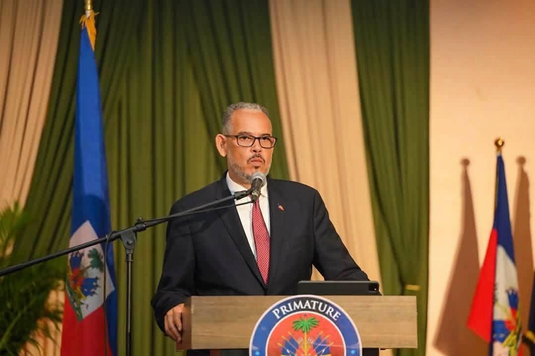 MDefenseHT's tweet photo. Le Ministère de la Défense a procédé, ce vendredi 21 août 2026, au lancement officiel des trois journées d’assises nationales consacrées à la vision et à l’avenir des Forces Armées d’Haïti (FAd’H), autour du thème : « Quelle armée pour Haïti ? »

https://t.co/65jYfcHdwY https://t.co/Xyav40Y7pB