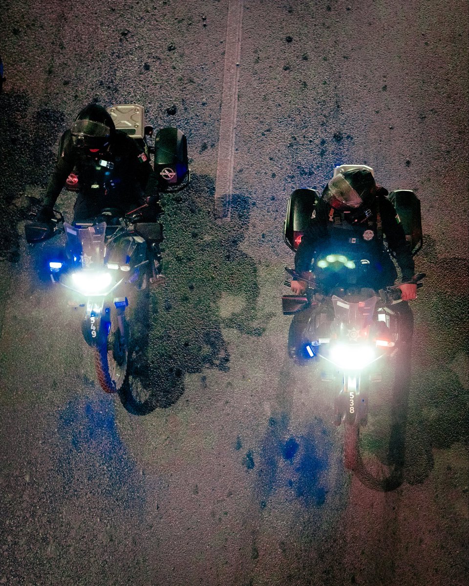 PoliciaDeMtyOf's tweet photo. En la Policía de Monterrey trabajamos las 24 horas del día con proximidad, prevención y respuesta inmediata para brindar la seguridad y tranquilidad que las familias regiomontanas se merecen.

#EstrategiaESCUDO
#AquíSeProtege
#AquíSeResuelve https://t.co/9OQtskzMGx