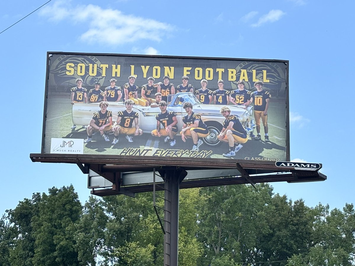 HEDslhsfootball's tweet photo. SL26 billboard is up!  #golions
#hunteveryday https://t.co/RK4l78i1ws