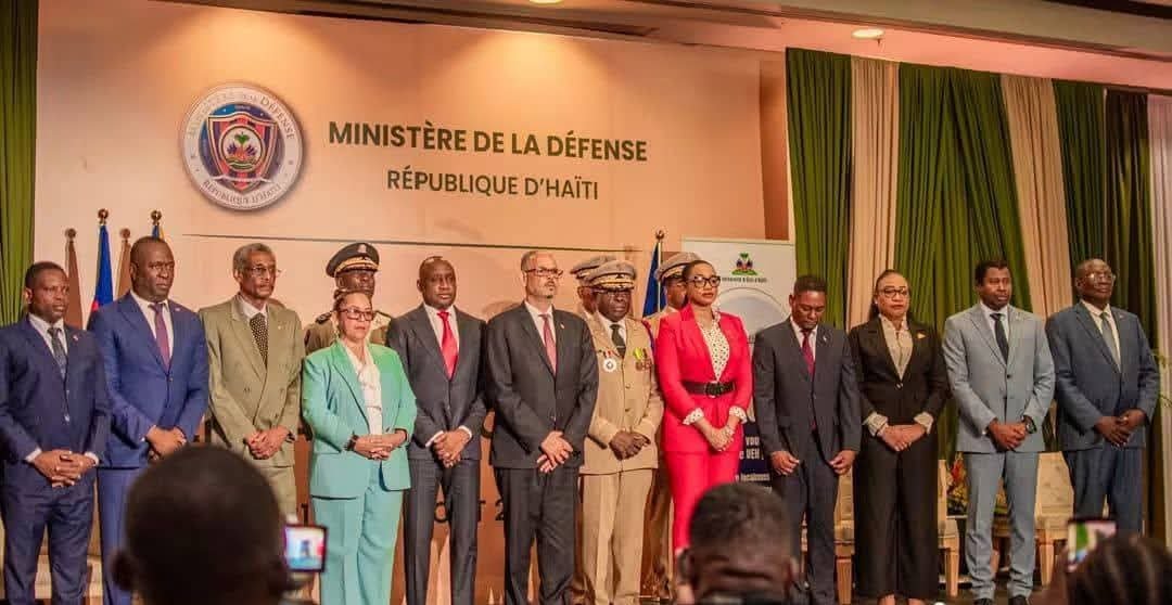 MDefenseHT's tweet photo. Le Ministère de la Défense a procédé, ce vendredi 21 août 2026, au lancement officiel des trois journées d’assises nationales consacrées à la vision et à l’avenir des Forces Armées d’Haïti (FAd’H), autour du thème : « Quelle armée pour Haïti ? »

https://t.co/65jYfcHdwY https://t.co/Xyav40Y7pB